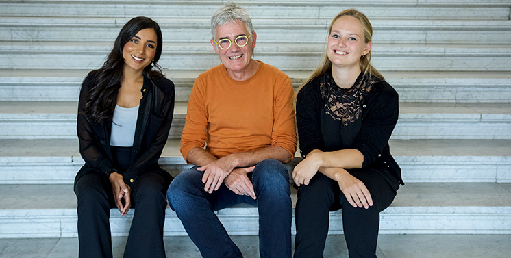 I Uddannelses- og Forskningsministeriet arbejder vi for at bringe Danmark dygtigere og klogere ind i fremtiden. Har du lyst til at være vores nye kollega? Find ledige stillinger, og læs mere om ministeriet som arbejdsplads