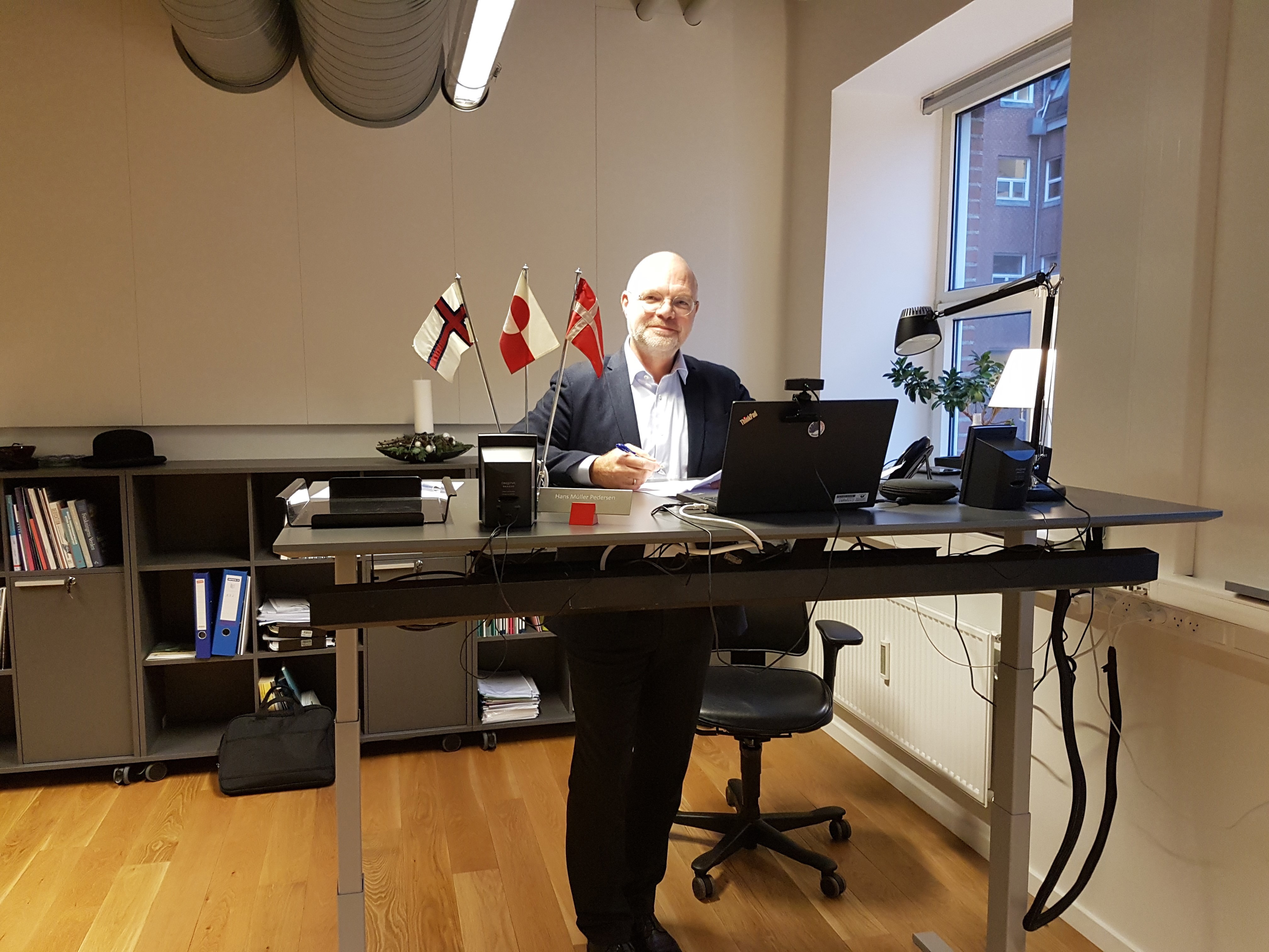 Vært Hans Mûller Pedersen, direktør fra Uddannelses- og Forskningsstyrelsen, deltager fra Haraldsgade i København Vært Hans Mûller Pedersen, direktør fra Uddannelses- og Forskningsstyrelsen, deltager fra Haraldsgade i København