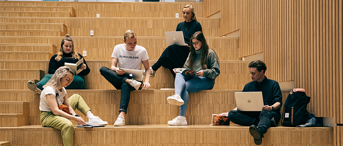 Forligskredsen bag reformen af universitetsuddannelserne i Danmark nedsatte som en del af den politiske aftale et kandidatudvalg, der fik til opgave at udforme det nye kandidatuddannelseslandskab.