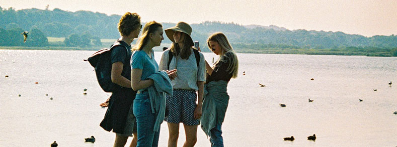 Et bredt flertal i Folketinget ønsker et Danmark, hvor unge menneskers muligheder i livet ikke afgøres af, om man bor i en af de største byer eller i resten af landet. Der skal være gode muligheder for uddannelse i hele Danmark.